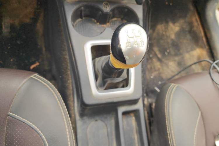 Used Dongfeng Fengon 330 2019 1.5L 330S Manual Comfort Version China VI Standard Gear Lever