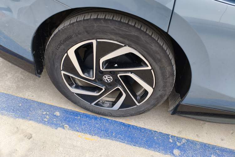 Used Volkswagen ID.7 VIZZION 2024 PRO Model Right Rear Wheel Hub