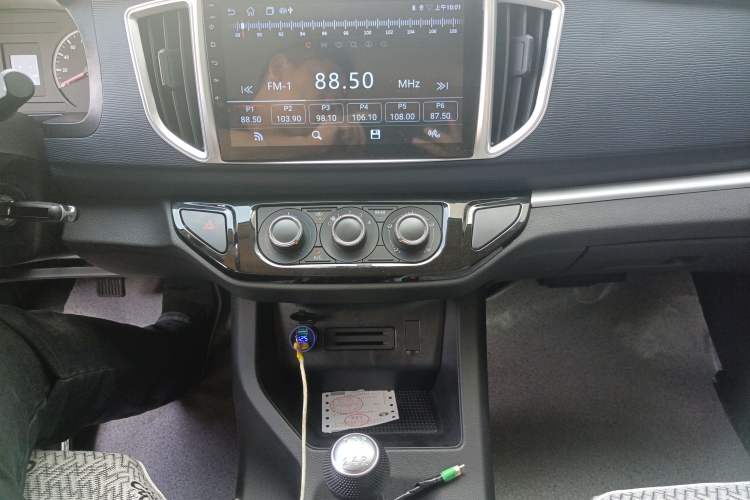 Used FORTHING Lingzhi 2023 M5 1.6L Practical Model 5 Seats Audio And AC Panel