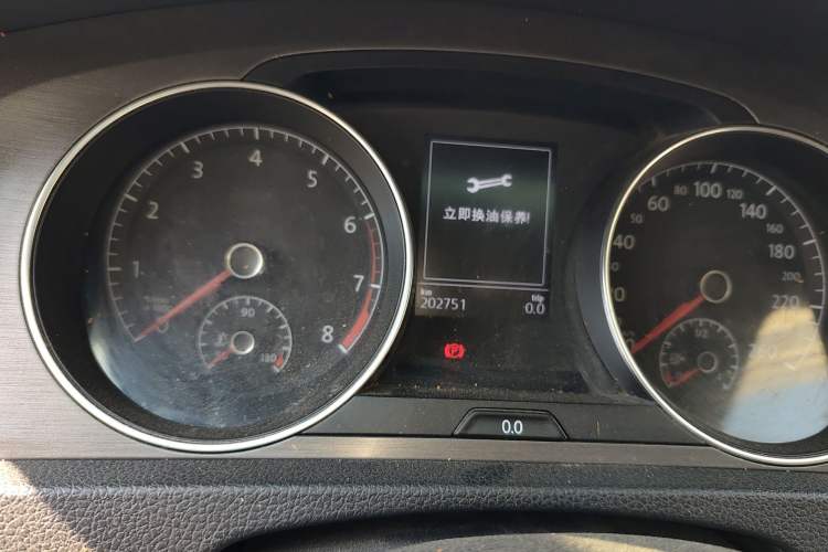 Used Volkswagen Golf 2016 230TSI Automatic Comfort Version Odometer Close Up