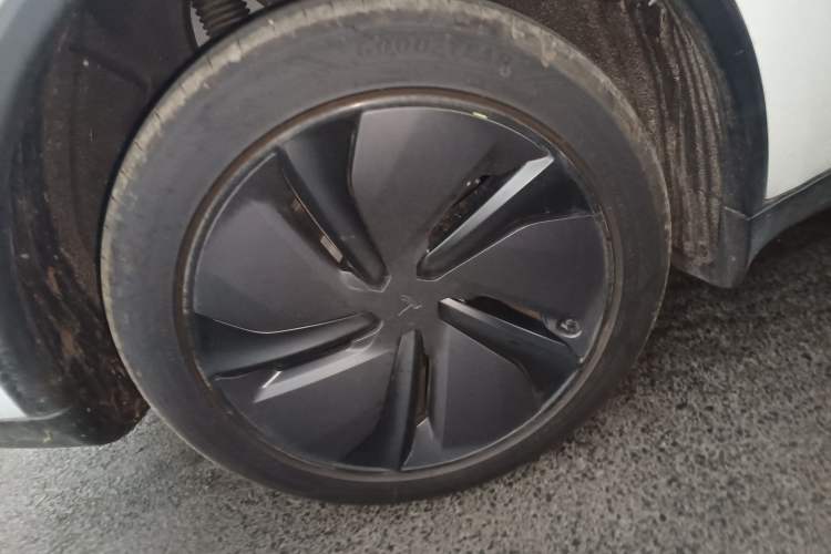 Used Tesla Model Y 2025 Rear-Wheel-Drive Version Right Rear Wheel Hub