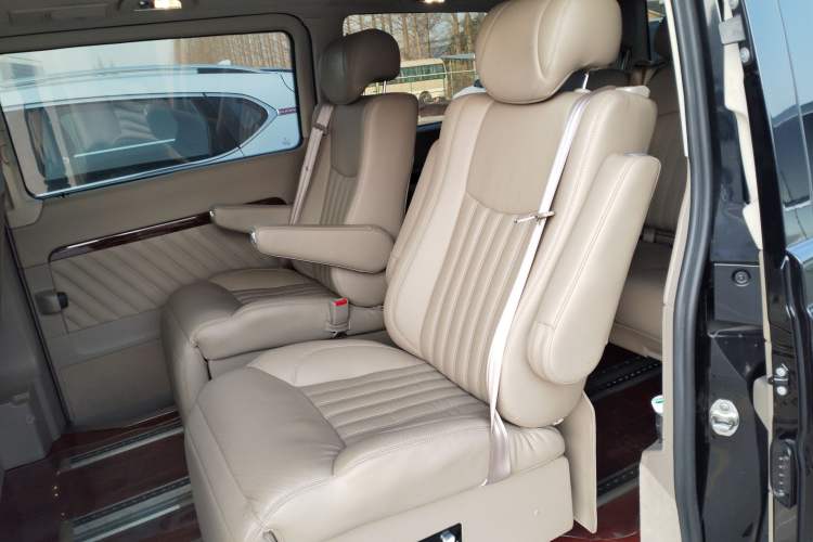 Used Mercedes-Benz Viano 2013 3.0L Comfort Edition Interior 4