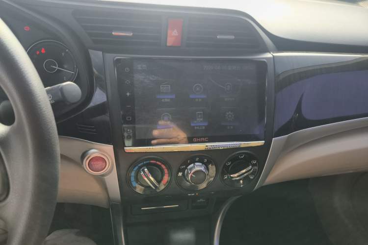 Used Honda Crider 2015 1.8L automatic luxury edition Audio And AC Panel