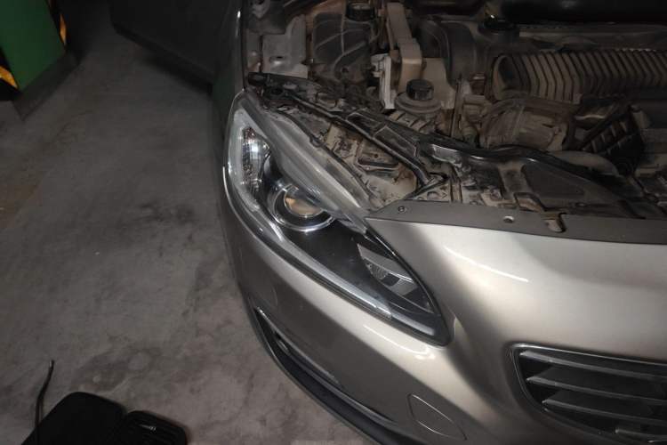 Used Volvo S60 2015 S60L 2.0T Zhiyuan Edition
