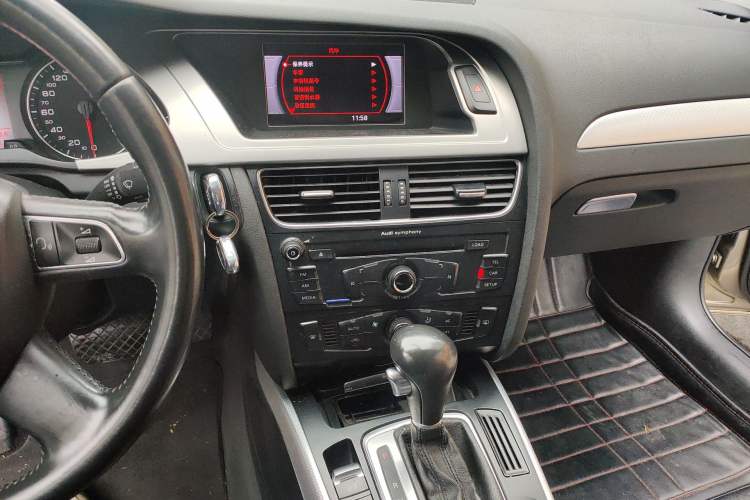 Used Audi A4L 2012 2.0 TFSI automatic Comfort trim level Audio And AC Panel