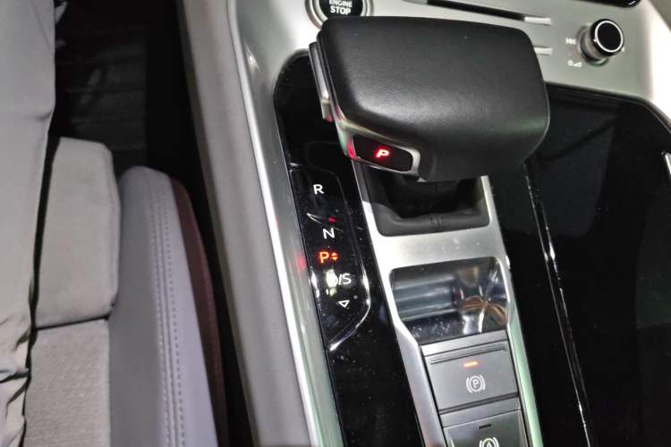 Used Audi Q6 2023 45 TFSI quattro Qiyun Edition Flying Rider Package Gear Lever