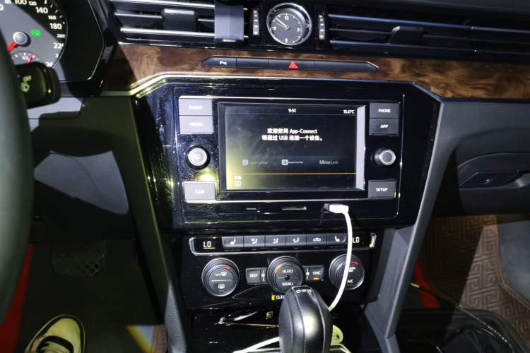 Used Volkswagen Magotan 2018 330TSI DSG Luxury Model Audio And AC Panel