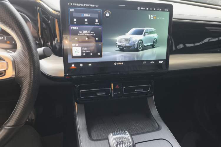 Used GAC Trumpchi GS8 2022 Linghang Series 2.0 TGDI Two-Wheel-Drive Luxury Smart Connectivity Version (7 Seats) Audio And AC Panel