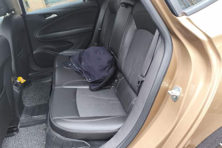 Used Buick Verano 2015 Sedan 20T Dual-Clutch Leading Model Left Rear Seat