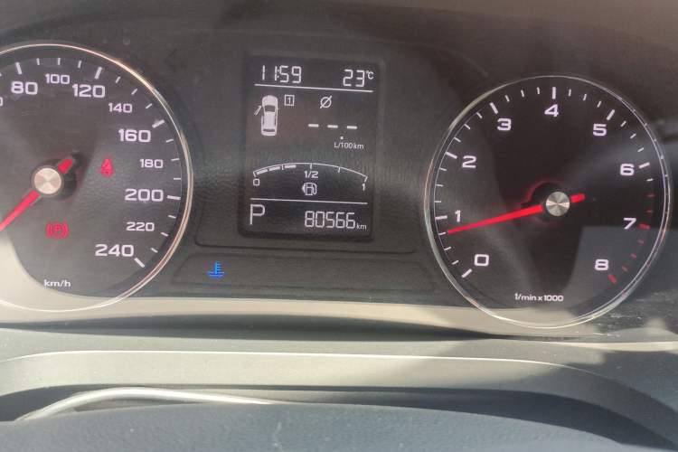 Used Roewe i6 2017 20T Automatic Internet Smart Edition Odometer Close Up