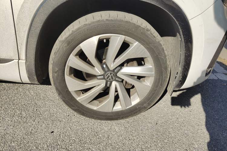 Used Volkswagen Tayron X 2020 330TSI Two-Wheel Drive Luxury Smart Connectivity Version Right Front Wheel Hub