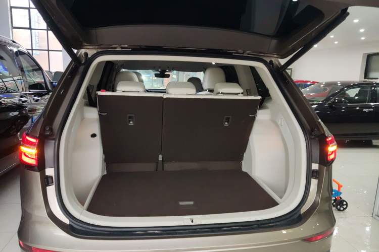 Used Volkswagen Viloran 2023 380TSI Luxury Edition Trunk