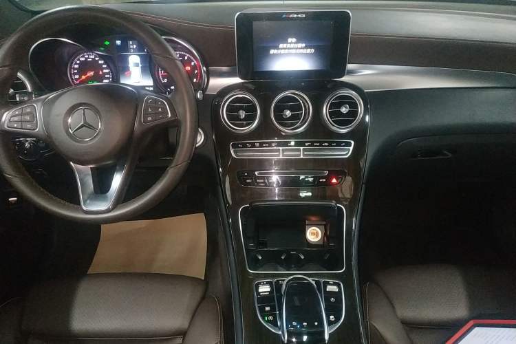 Used Mercedes-Benz GLC 2018 GLC 260 4MATIC Luxury Model
