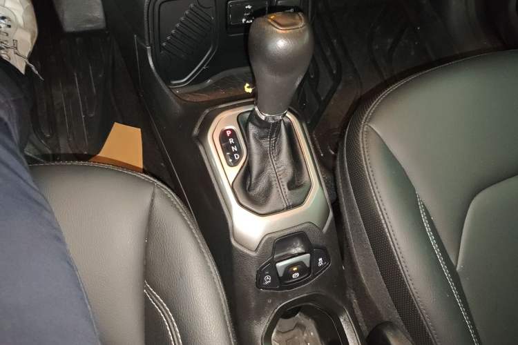 Used Jeep Renegade 2021 220T Automatic Elite Edition Gear Lever