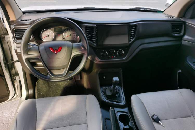 Used Wuling Hongguang V 2022 1.5L Jingqu Version Hydraulic Power Steering LAR