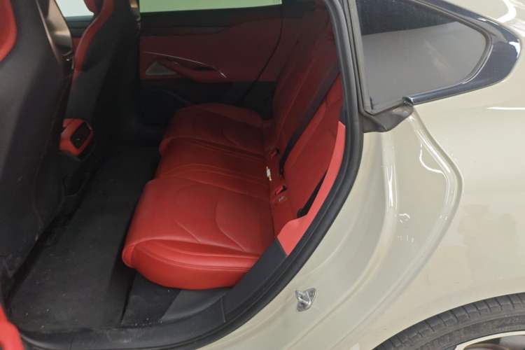 Used Xiaomi Auto SU7 2024 Four-Wheel Drive Ultra-Long Range Advanced Intelligent Driving Max Edition Left Rear Seat