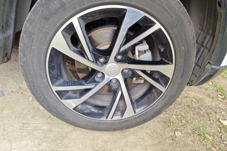 Used Bestune X40 2019 1.6L Automatic Luxury Edition China VI Right Front Wheel Hub
