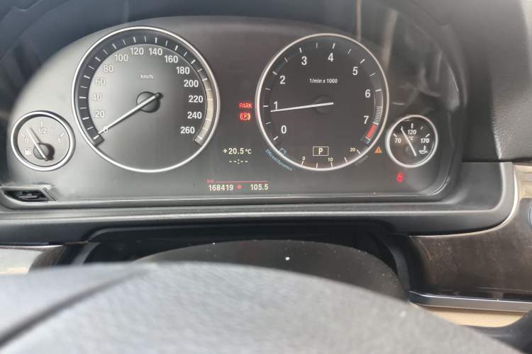 Used BMW 5 Series 2013 525Li Leading Model Odometer Close Up