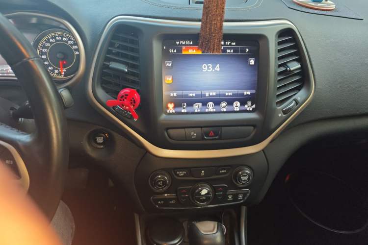 Used Jeep Cherokee 2016 2.0L Superior Edition