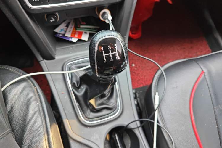 Used Chery Tiggo 3 2016 1.6L Manual Fashion Edition Gear Lever