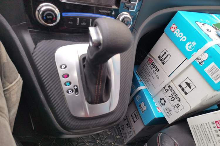 Used Haval H6 2013 Upgraded Model 2.4L Automatic Two-Wheel Drive Elite Version
