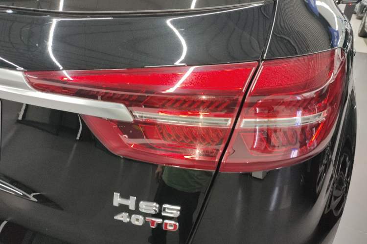 Used Hongqi HS5 2022 Revised Version 2.0T Smart Connect Flagship Edition Right Rear Taillight