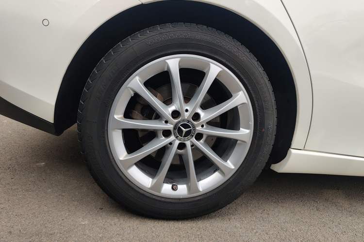 Used Mercedes-Benz B-Class 2020 B 200 Fashion Model Right Rear Wheel Hub