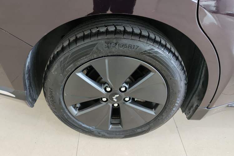 Used Wuling Xingguang 2023 70 Standard Edition Right Rear Wheel Hub