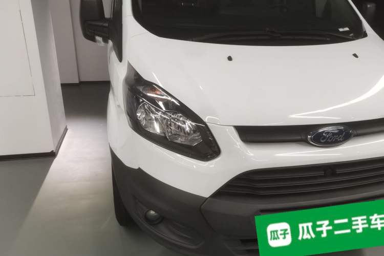 Used Ford Transit 2019 2.0T Diesel Multi-Purpose Commercial Vehicle Short Wheelbase Low Roof 6-Seater China VI Standard Right Front Headlight
