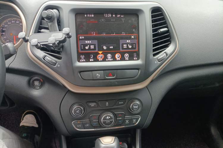 Used Jeep Cherokee 2016 2.0L Superior Edition