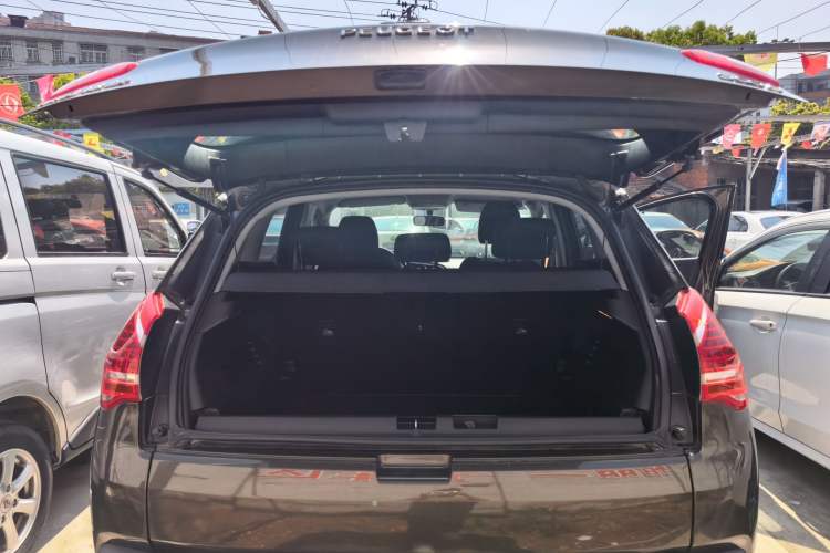 Used Peugeot 3008 2015 2.0L Automatic Classic Edition
