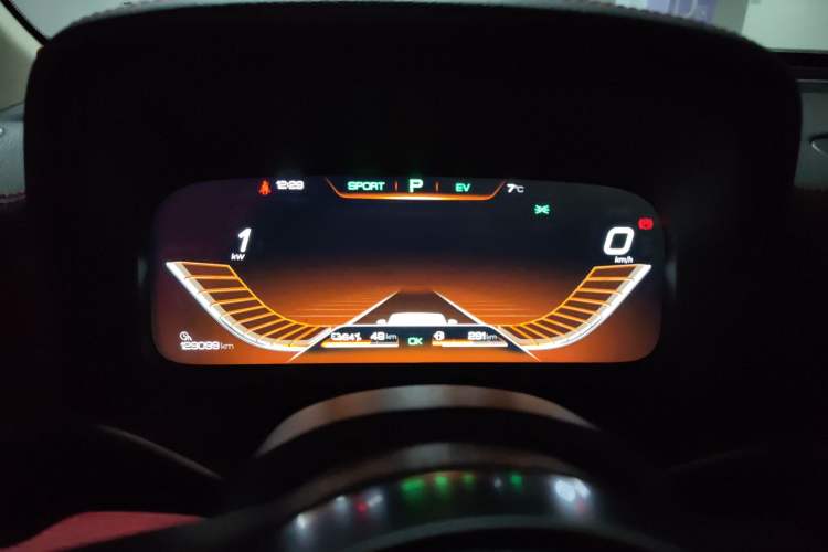 Used BYD Tang New Energy 2019 DM 2.0T All-Wheel Drive Smart Connectivity Enjoyment Model 7 Seats China VI Standard