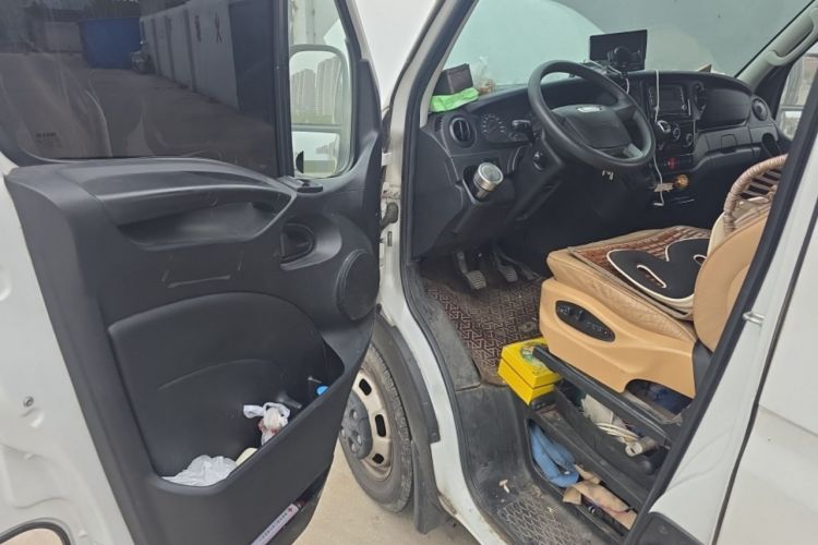 Used Iveco Eurocargo 2021 2.0T Manual Super-Rui Long Wheelbase Short Overhang High Roof Manual Doors F1A