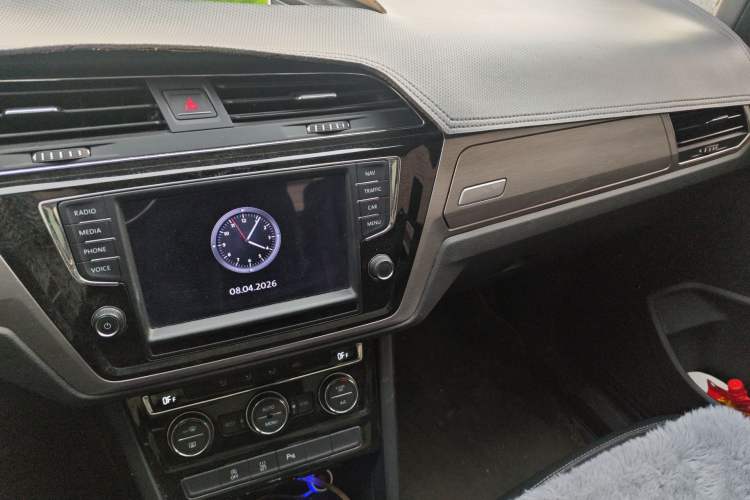 Used Volkswagen Touran 2018 Volkswagen Touran L 280TSI DSG Comfort Edition 7 Seats China VI Standard Audio And AC Panel