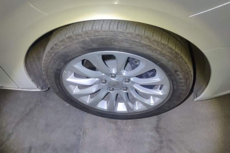 Used Cadillac XTS 2018 28T Tech Edition Right Front Wheel Hub