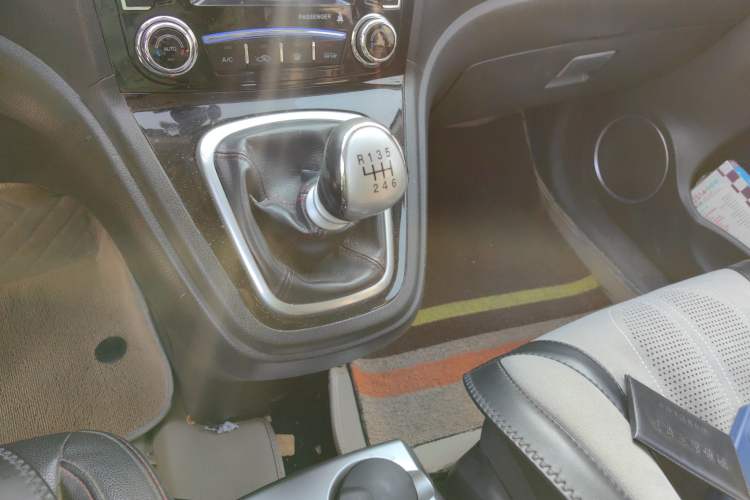 Used Haval H6 2013 Upgraded Model 1.5T Manual Two-Wheel Drive Urban Version
