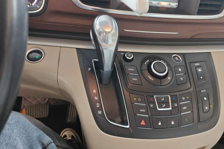 Used Buick GL8 2018 28T Luxury Model China VI Standard
