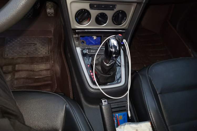 Used Volkswagen Lavida 2013 Restyled Classic 1.6L Automatic Comfort Edition Gear Lever