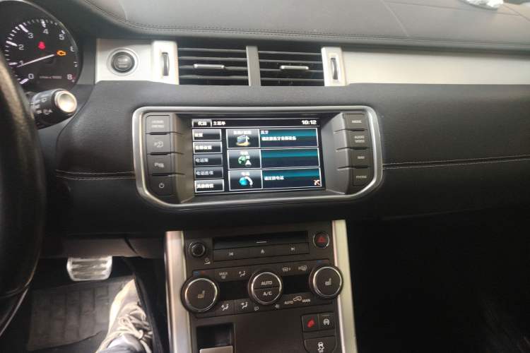 Used Land Rover Range Evoque 2014 2.0T 5-Door Ignite Edition Audio And AC Panel