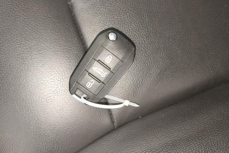 Used Peugeot 3008 2015 2.0L Automatic Trend Edition Vehicle Key