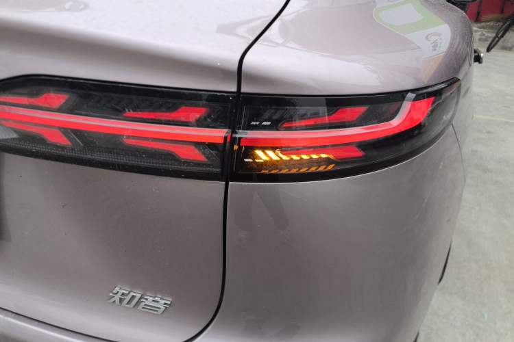 Used VOYAH COURAGE 2024 Four-Wheel Drive Global Edition Right Rear Taillight