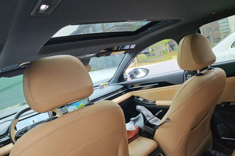 Used Geely Galaxy L6 2024 125km PLUS Dragon Edition
