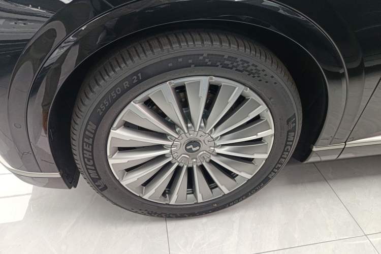 Used ONVO Luxeed L90 2025 Model—Max Six-Seater Version
