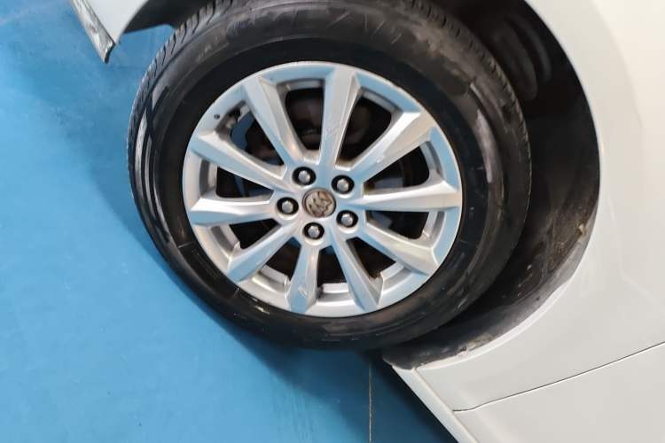 Used Buick GT 2013 GT 1.6L Automatic Fashion Edition Left Front Wheel Hub