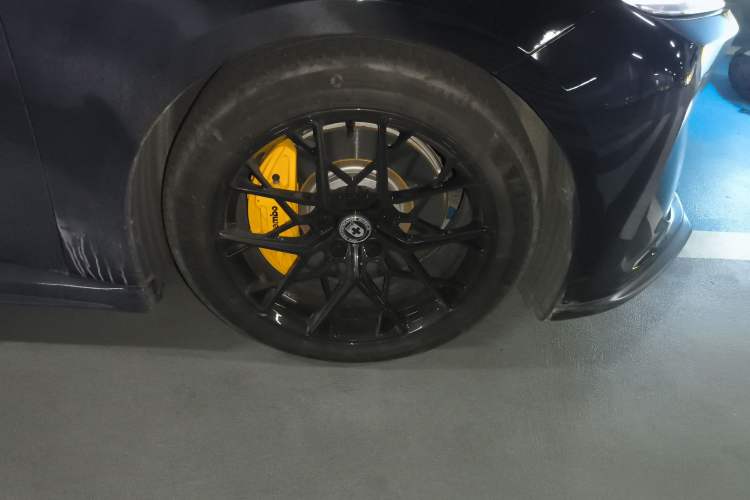 Used Nio ET5 2024 75 kWh Right Front Wheel Hub