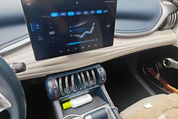 Used BYD Yuan PLUS 2022 430 km Luxury Version Audio And AC Panel