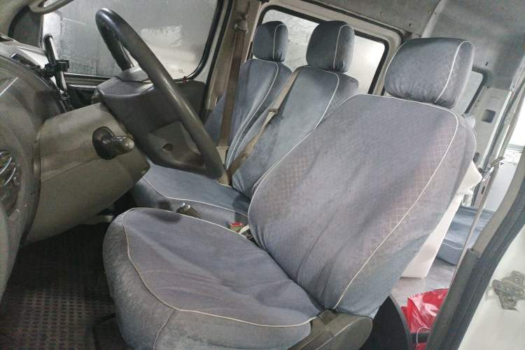 Used SAIC MAXUS Xintu V80 2017 2.5T 5-Speed Manual Aoyuntong China IV Short Wheelbase Mid-Height 5/6/10-Seater Left Front Seat