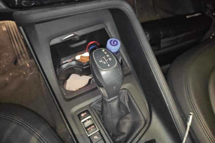 Used BMW X1 2016 sDrive18Li Premium Edition Gear Lever