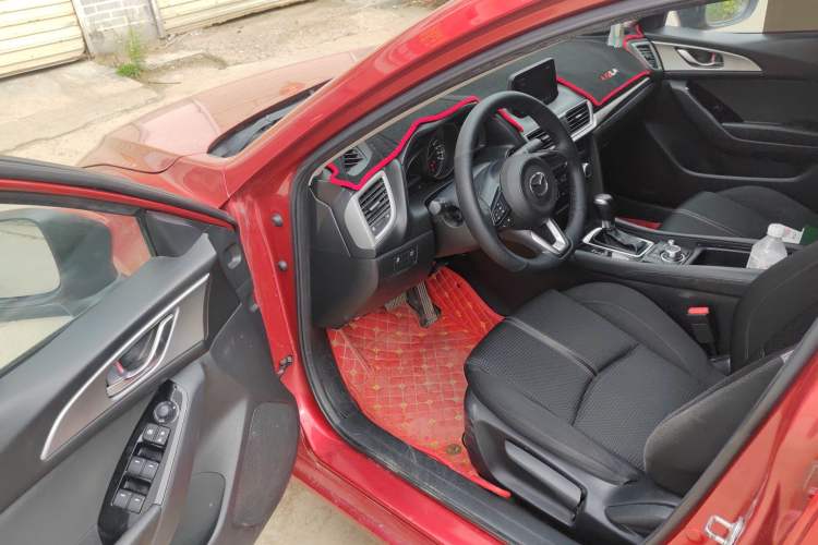 Used Mazda 3 Axela 2017 Sedan 1.5L Automatic Luxury Model China VI Standard Driver Seat