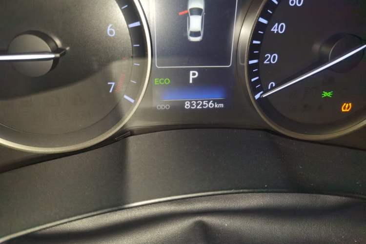 Used Lexus ES 2015 200 Elite Edition Odometer Close Up